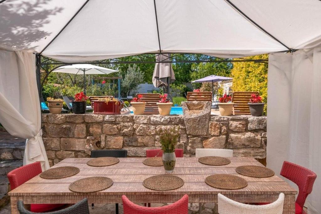 Villa Kazun With Private Pool And Two Gardens Marčana 외부 사진