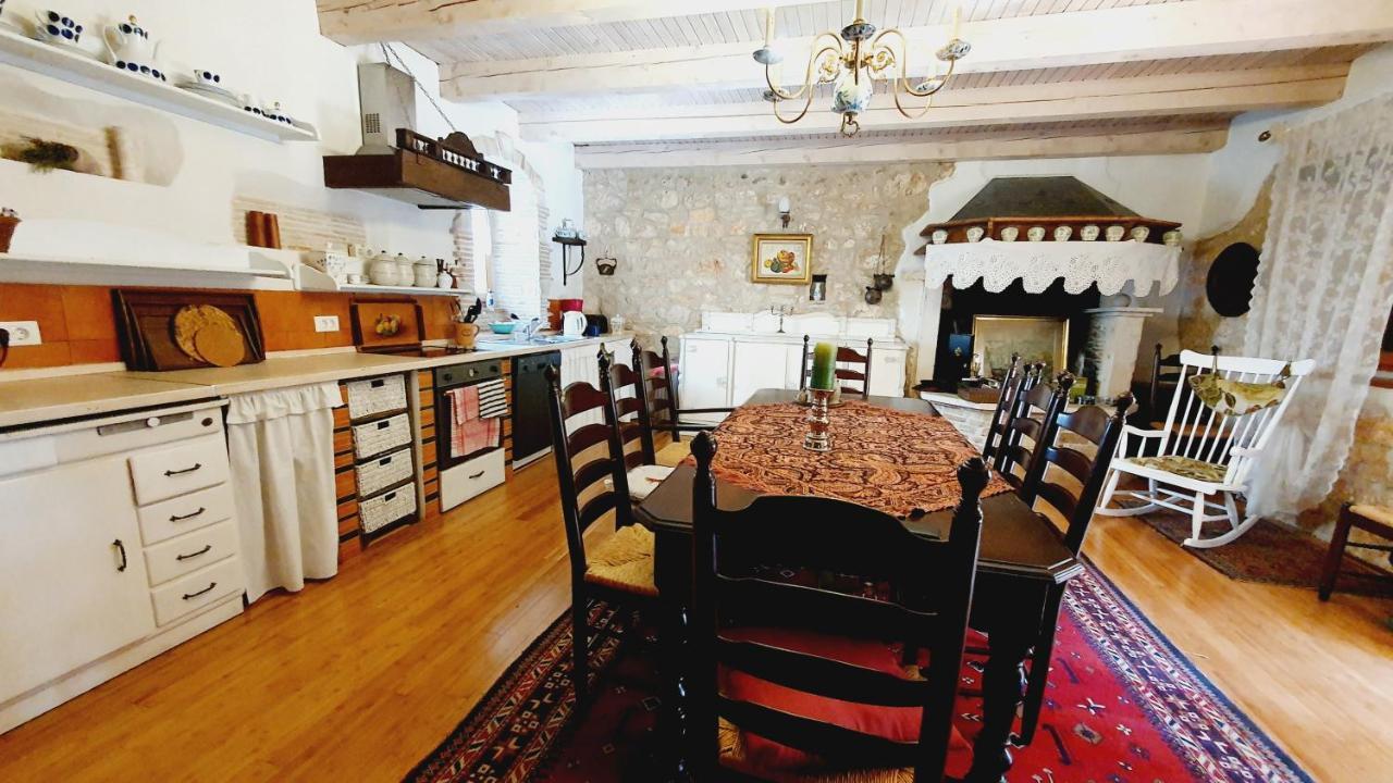 Villa Kazun With Private Pool And Two Gardens Marčana 외부 사진