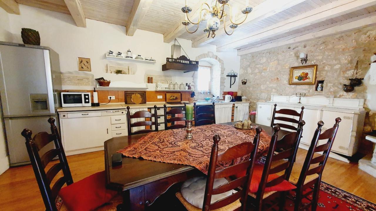Villa Kazun With Private Pool And Two Gardens Marčana 외부 사진