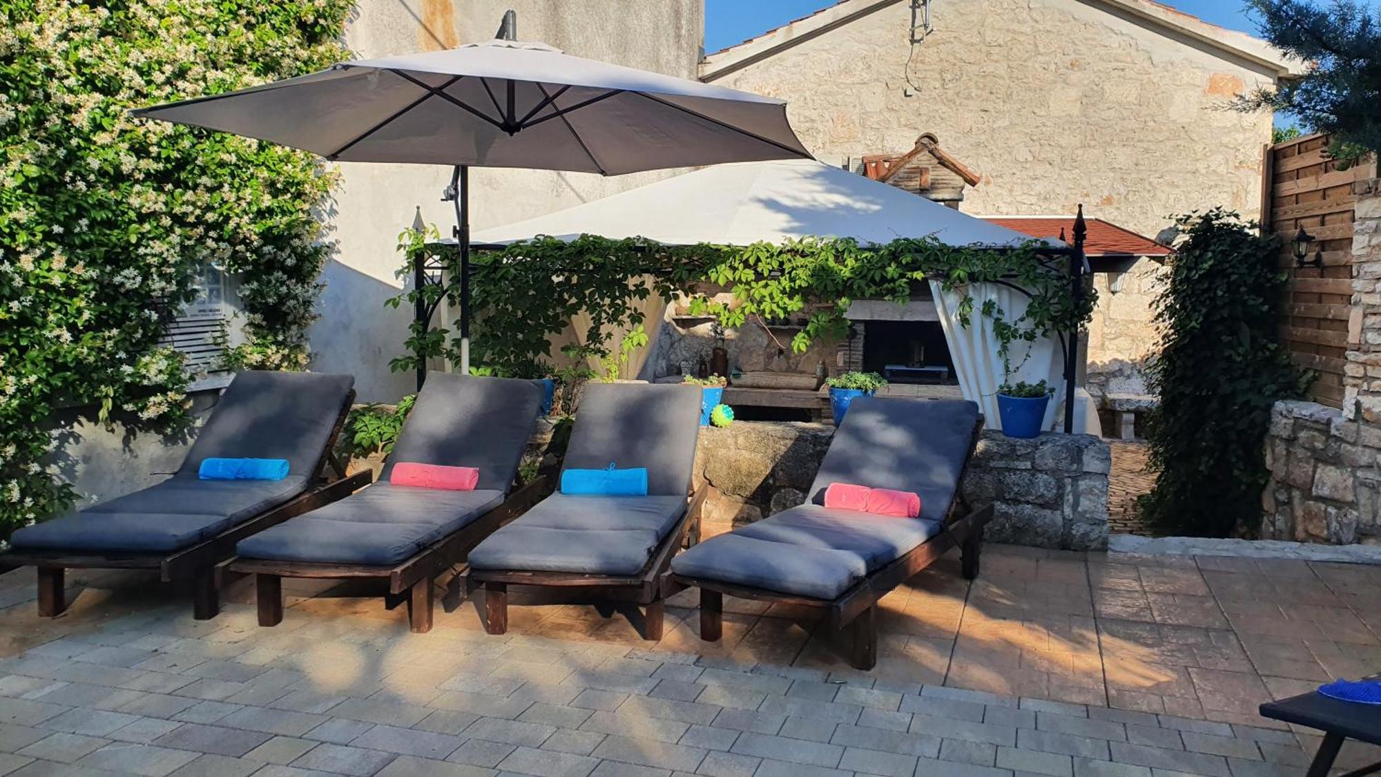 Villa Kazun With Private Pool And Two Gardens Marčana 외부 사진